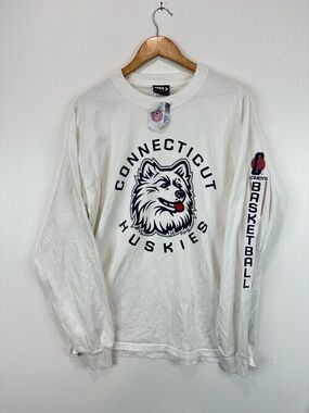 Tee's Plus White Crewneck T-Shirt with Park Sportswear Tag